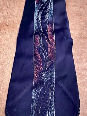 50s Detroit Men's Navy Blue Satin Tie with Metallic Feather Stripe like new